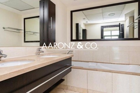 Apartmen di The Views, Dubai, UAE 2 bilik tidur, 145 meter persegi № 681170 - foto 10