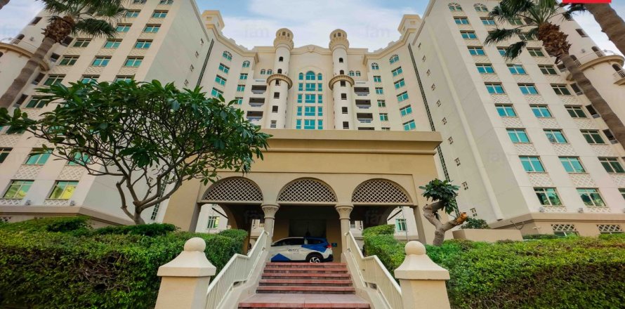 Apartment in Palm Jumeirah, Dubai, UAE 2 bedrooms, 144.1 sq.m. № 719454