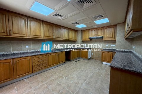 Villa in Abu Dhabi, UAE 5 bedrooms, 531.6 sq.m. № 700487 - photo 29