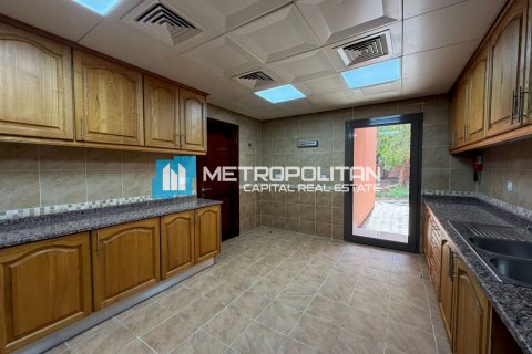 Villa til salg i Abu Dhabi, UAE 5 soveværelser, 531.6 kvm № 700486 - foto 27