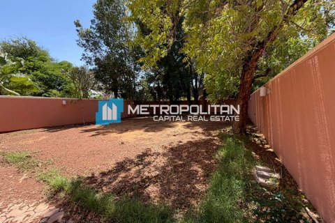 Villa til salg i Abu Dhabi, UAE 5 soveværelser, 531.6 kvm № 700486 - foto 4