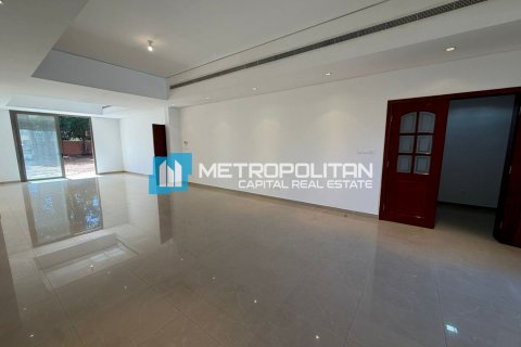 Villa til salg i Abu Dhabi, UAE 5 soveværelser, 531.6 kvm № 700486 - foto 3