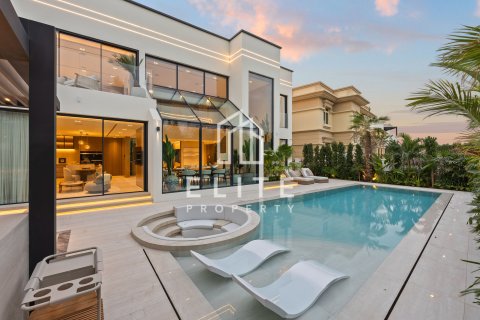 Villa zum Verkauf in Dubai, VAE 5 Schlafzimmer Nr. 681840 - Foto 2