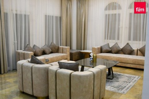 Vilă de închiriat în Dubai, EAU 5 dormitoare, 1193 mp.  №655806 - poză 2