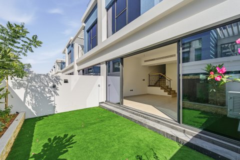 Radhus i Damac Lagoons, Dubai, UAE 5 sovrum, 144 kvm Nr. 748277