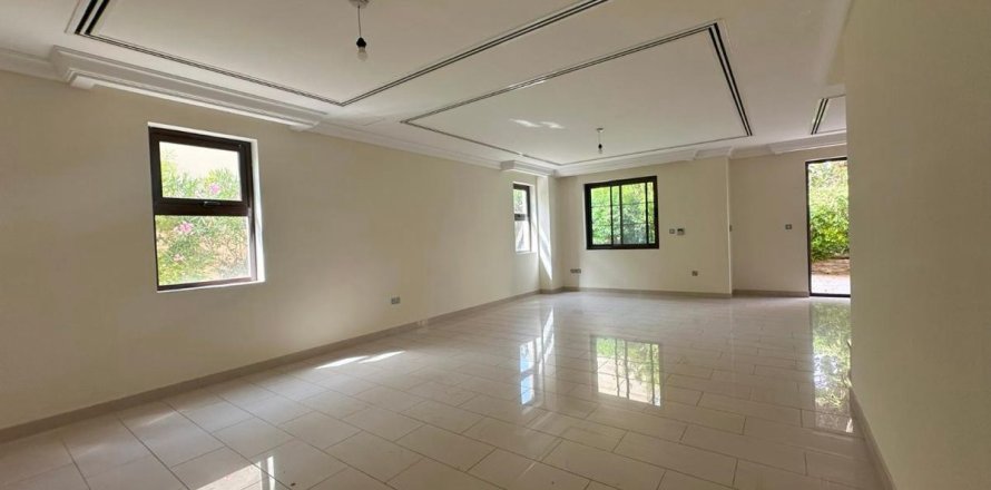 Dubai, UAE의 빌라 침실 4개, 432제곱미터 번호 695303