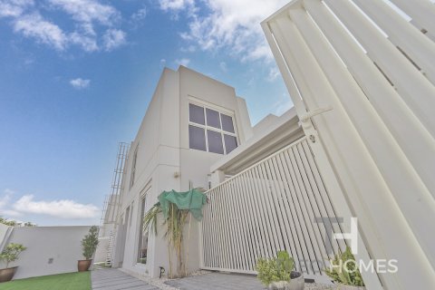 Townhouse in Mudon, Dubai, UAE 4 bedrooms, 264 sq.m. № 586442 - photo 1