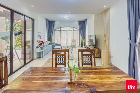 Shtëpi në qytet në Dubai, Emiratet e Bashkuara Arabe 4 dhoma gjumi, 563.6 m2. № 694239 - Foto 9