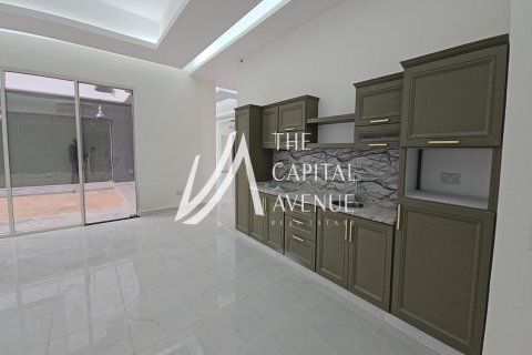 Villa in Baniyas, Abu Dhabi, UAE 7 bedrooms, 929 sq.m. № 605020 - photo 10