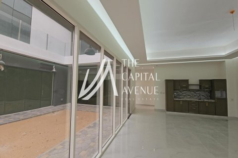 Villa in Baniyas, Abu Dhabi, UAE 7 bedrooms, 929 sq.m. № 605020 - photo 11