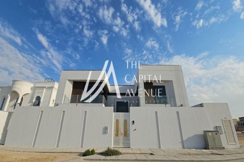 Villa in Baniyas, Abu Dhabi, UAE 7 bedrooms, 929 sq.m. № 605020 - photo 1