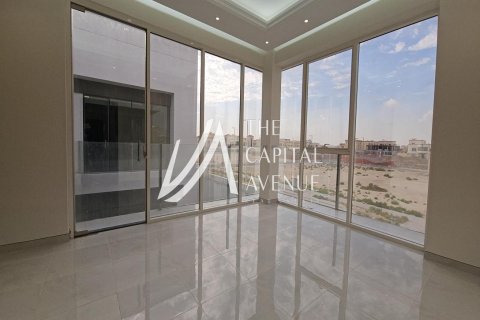 Villa in Baniyas, Abu Dhabi, UAE 7 bedrooms, 929 sq.m. № 605020 - photo 3