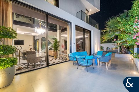 Villa zur Miete in Al Barari, Dubai, VAE 4 Schlafzimmer, 669 m2 Nr. 668451 - Foto 1