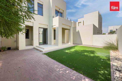 Villa para arrendamento em Reem, Dubai, EAU 3 quartos, 258.8 m2 № 645785 - foto 1