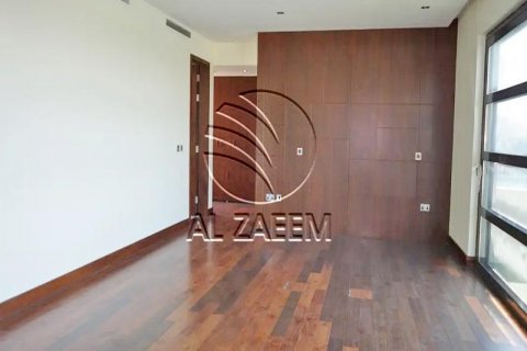 Villa in Al Gurm, Abu Dhabi, UAE 5 bedrooms, 1951 sq.m. № 615640 - photo 22