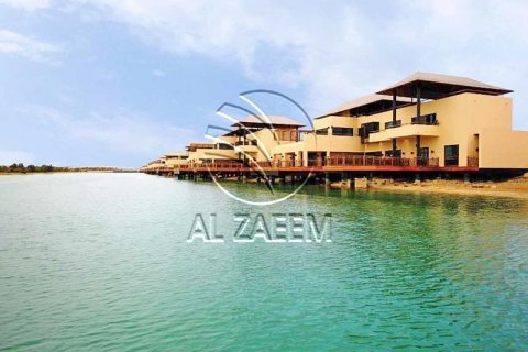 Villa in Al Gurm, Abu Dhabi, UAE 5 bedrooms, 1951 sq.m. № 615640 - photo 1