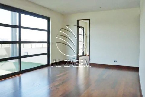 Villa in Al Gurm, Abu Dhabi, UAE 5 bedrooms, 1951 sq.m. № 615640 - photo 10