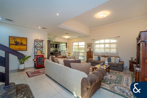 Vila di Dubai Sports City, Dubai, UEA 3 kamar tidur, 227 m2 nomor 667865 - foto 2