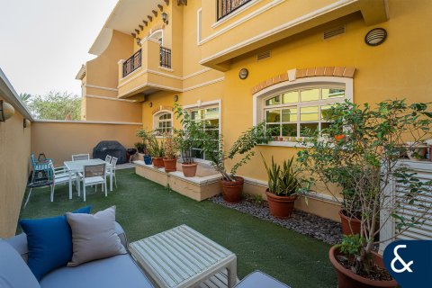 Vila di Dubai Sports City, Dubai, UEA 3 kamar tidur, 227 m2 nomor 667865 - foto 1