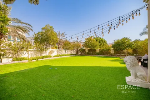 Villa para arrendamento em Jumeirah Village Triangle, Dubai, EAU 2 quartos, 250 m2 № 650263 - foto 16