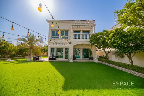 Villa para arrendamento em Jumeirah Village Triangle, Dubai, EAU 2 quartos, 250 m2 № 650263 - foto 1
