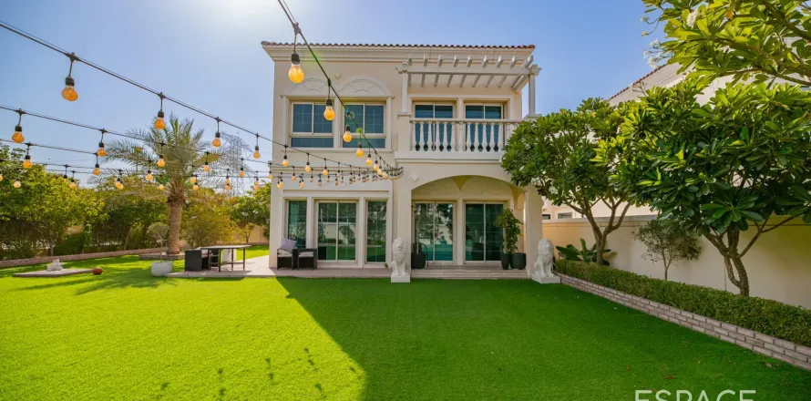 Villa em Jumeirah Village Triangle, Dubai, EAU 2 quartos, 250 m2 № 650263