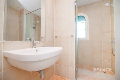 Villa para arrendamento em Jumeirah Village Triangle, Dubai, EAU 2 quartos, 250 m2 № 650263 - foto 10
