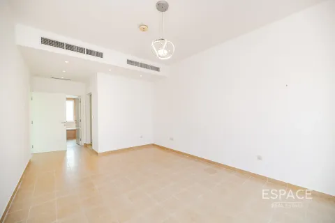 Villa para arrendamento em Jumeirah Village Triangle, Dubai, EAU 2 quartos, 250 m2 № 650263 - foto 9
