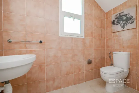 Villa para arrendamento em Jumeirah Village Triangle, Dubai, EAU 2 quartos, 250 m2 № 650263 - foto 6