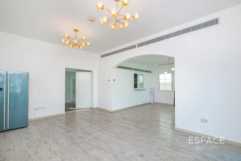 Villa para arrendamento em Jumeirah Village Triangle, Dubai, EAU 2 quartos, 250 m2 № 650263 - foto 3
