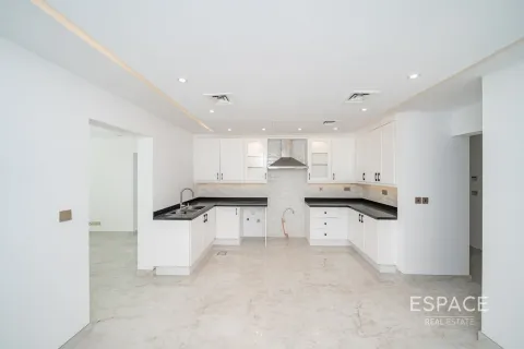 Villa in Arabian Ranches, Dubai, UAE 5 bedrooms, 476 sq.m. № 650262 - photo 5