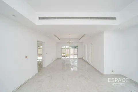 Villa in Arabian Ranches, Dubai, UAE 5 bedrooms, 476 sq.m. № 650262 - photo 6