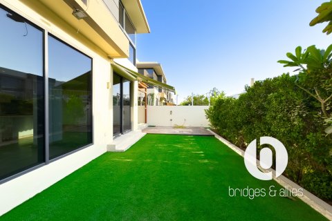 Vila u gradu Dubai Hills Estate, UAE 5 spavaće sobe, 254 m2 Br. 703118 - Slika 3