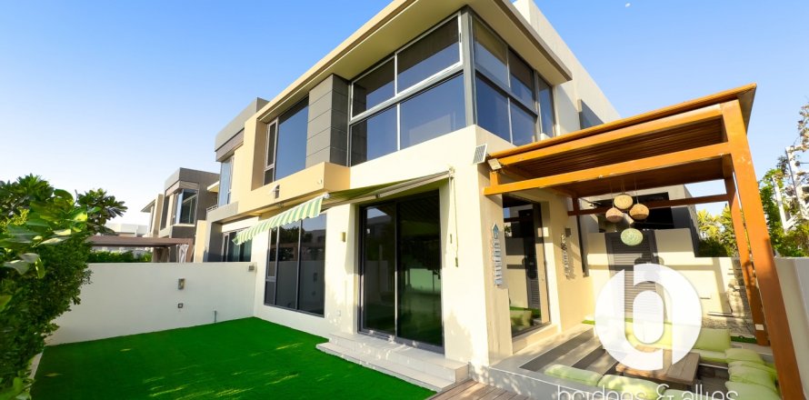 Vila u gradu Dubai Hills Estate, UAE 5 spavaće sobe, 254 m2 Br. 703118