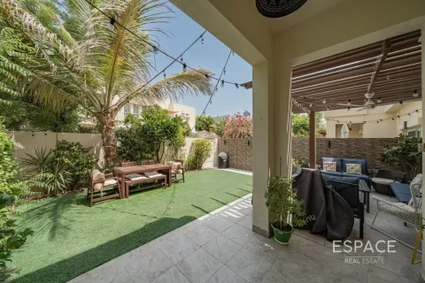 Villa til salgs i The Lakes, Dubai, Emiratene 3 soverom, 282 kvm Nr. 649705 - Foto 11