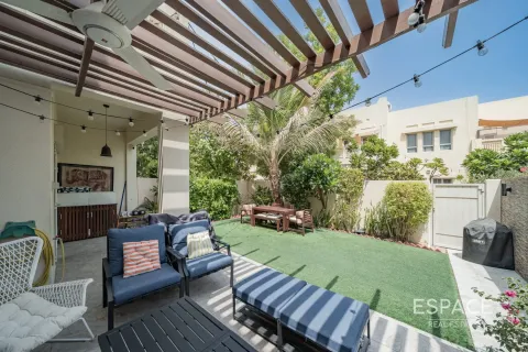 Villa til salgs i The Lakes, Dubai, Emiratene 3 soverom, 282 kvm Nr. 649705 - Foto 1