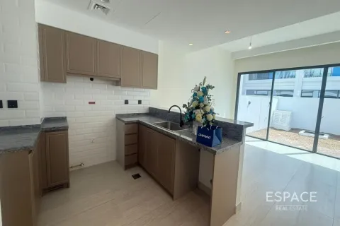 Adosado en venta en Damac Lagoons, Dubai, EAU 3 dormitorios, 144 m2 № 649702 - foto 1