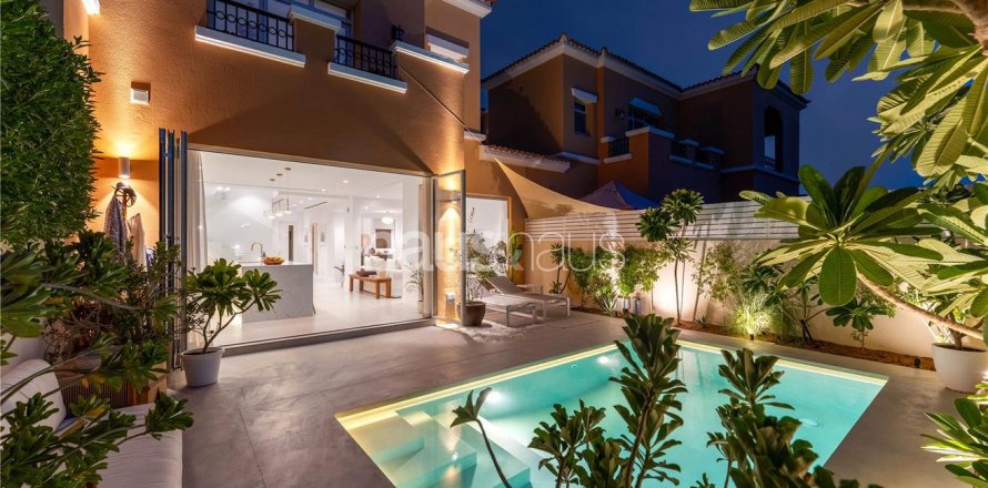 Shtëpi në qytet në Arabian Ranches, Dubai, Emiratet e Bashkuara Arabe 2 dhoma gjumi, 195 m2. № 625176