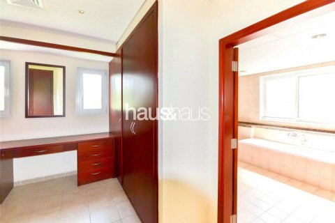 Vila di Dubai Investment Park, UAE 5 bilik tidur, 577 meter persegi № 625171 - foto 10
