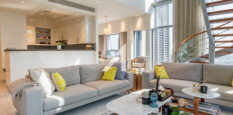 Huoneisto DIFC, Dubai, Arabiemiraatit 2 makuuhuonetta, 166 m2 № 690729