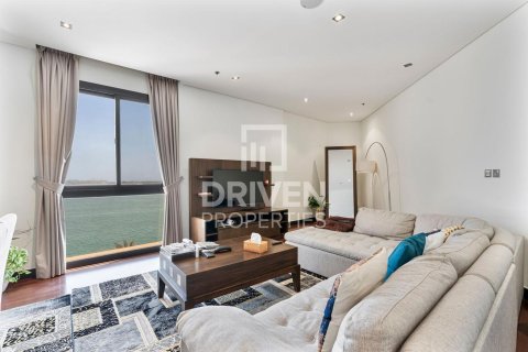 Apartment in Palm Jumeirah, Dubai, UAE 2 bedrooms, 164 sq.m. № 653972 - photo 3
