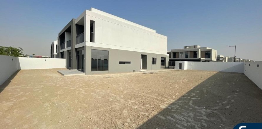 Villa in Dubai South (Dubai World Central), Dubai, VAE: 5 Schlafzimmer, 631 m2 Nr. 668338