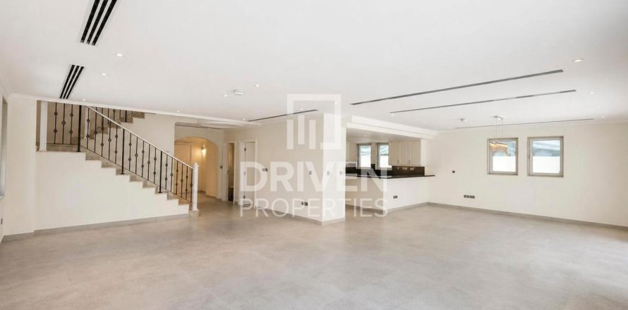 Villa i Jumeirah Park, Dubai, UAE 4 soveværelser, 781.59 kvm № 765625