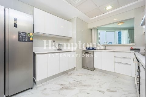 Apartment til leje i Jumeirah Beach Residence, Dubai, UAE 2 soveværelser, 154.03317400 kvm № 695519 - foto 2