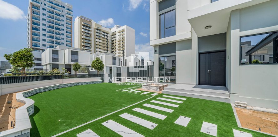 Villa itt: Al Furjan, Dubai, EAE, 4 hálószoba, 575 m², azonosító: 593276