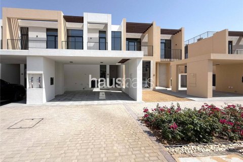 Villa in Dubai South (Dubai World Central), Dubai, UAE 3 bedrooms, 191 sq.m. № 625462 - photo 2
