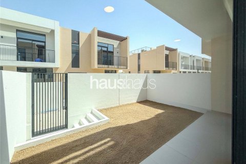 Villa in Dubai South (Dubai World Central), Dubai, UAE 3 bedrooms, 191 sq.m. № 625462 - photo 5
