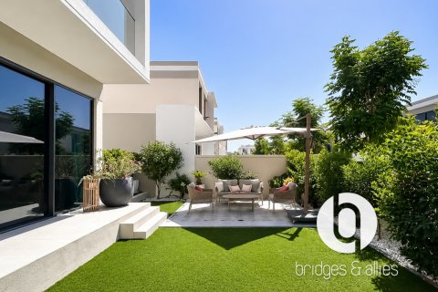Villa para arrendamento em Tilal Al Ghaf, Dubai, EAU 4 quartos, 381 m2 № 730103 - foto 9