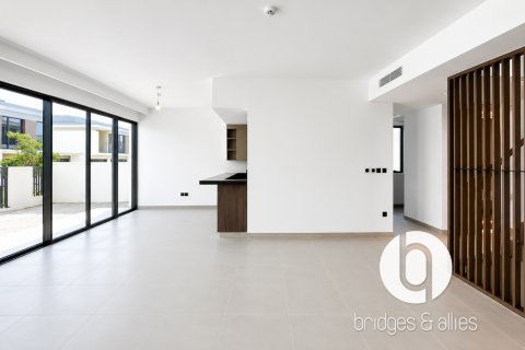 Villa para arrendamento em Tilal Al Ghaf, Dubai, EAU 4 quartos, 381 m2 № 730103 - foto 2