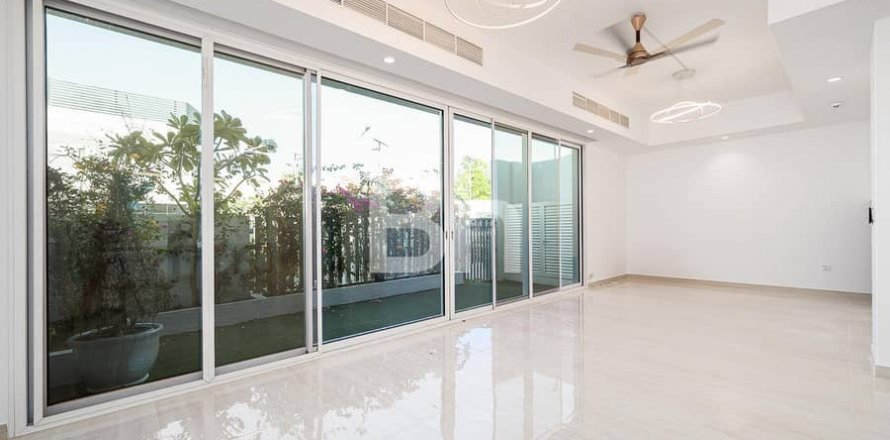 Таунхаус в Dubai Sports City, Дубай, ОАЭ 4 спальни, 275м2 № 614715